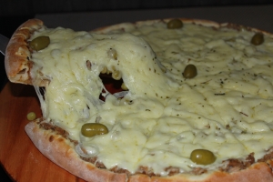 Recheio para o preparo de pizza com a Massa Itamassas (ATUM ).